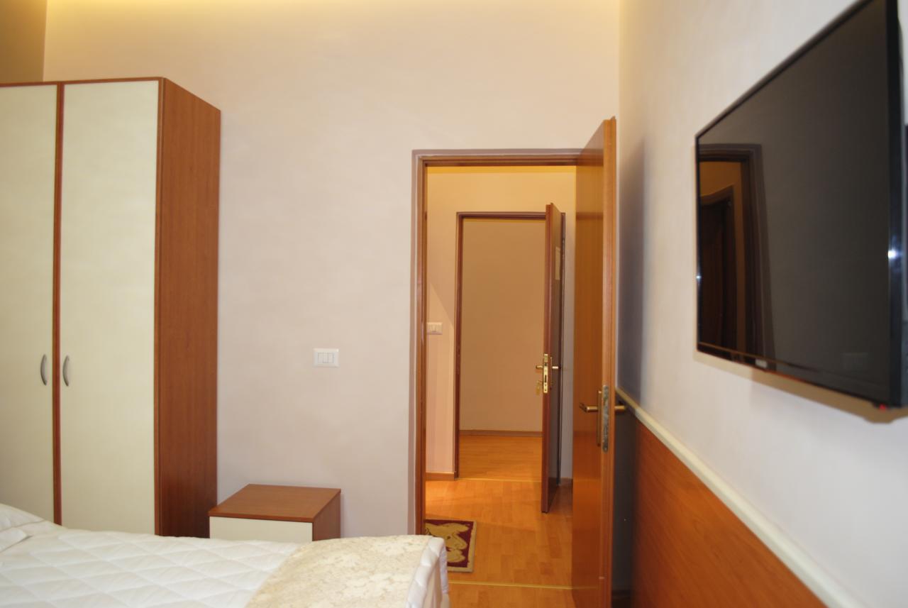 Hotel Palma ติรานา ภายนอก รูปภาพ